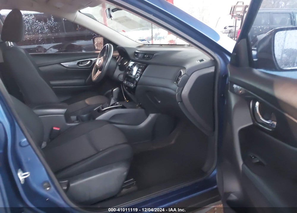2017 NISSAN ROGUE SV VIN: KNMAT2MTXHP591579