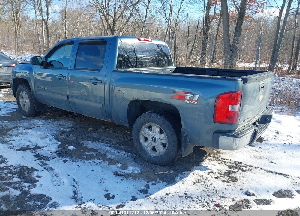 2011 CHEVROLET SILVERADO 1500 LT VIN: 3GCPKSE38BG137404