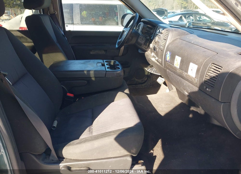 2011 CHEVROLET SILVERADO 1500 LT VIN: 3GCPKSE38BG137404