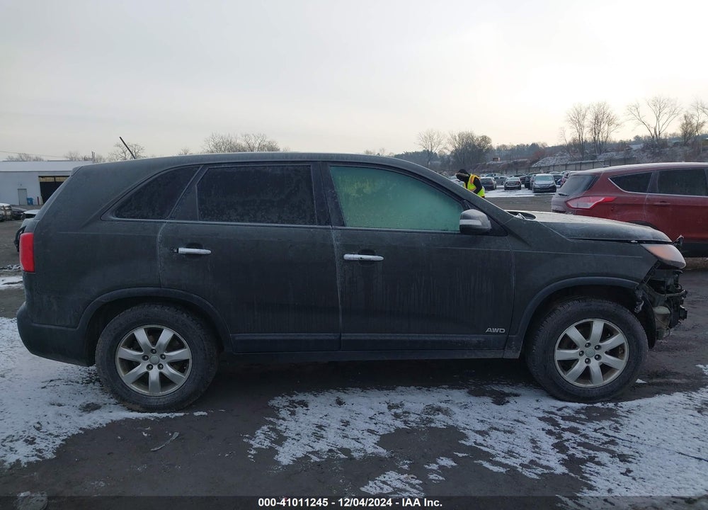 2013 KIA SORENTO LX VIN: 5XYKTDA68DG321360