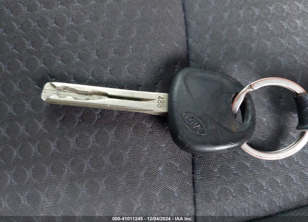 2013 KIA SORENTO LX VIN: 5XYKTDA68DG321360