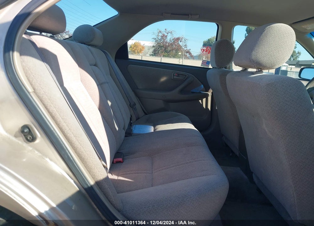 2000 TOYOTA CAMRY LE VIN: JT2BG22K0Y0509640