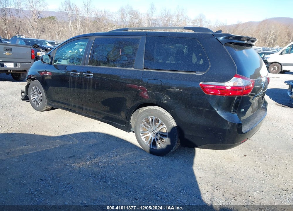 2020 TOYOTA SIENNA XLE VIN: 5TDYZ3DC9LS056907