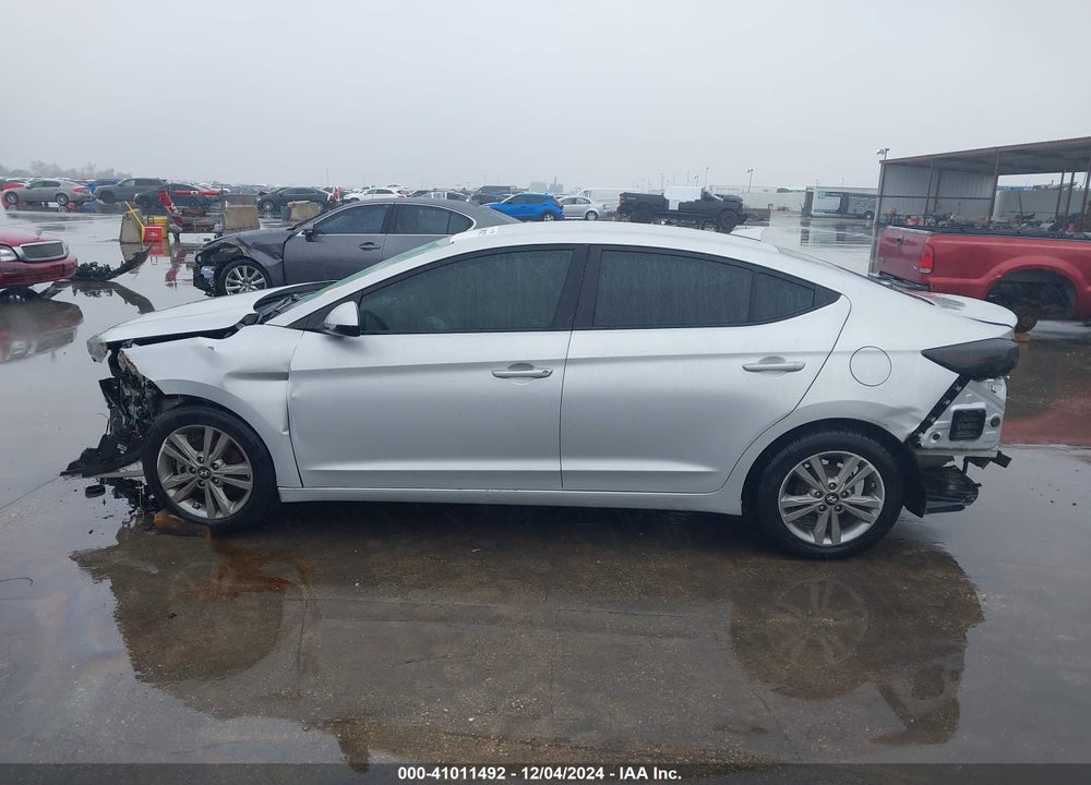 2017 HYUNDAI ELANTRA SE VIN: KMHD84LF7HU227946