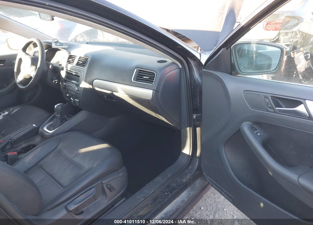 2013 VOLKSWAGEN JETTA VIN: 3VWDX7AJ6DM439023
