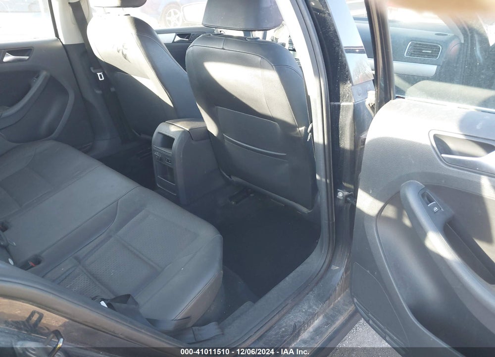 2013 VOLKSWAGEN JETTA VIN: 3VWDX7AJ6DM439023