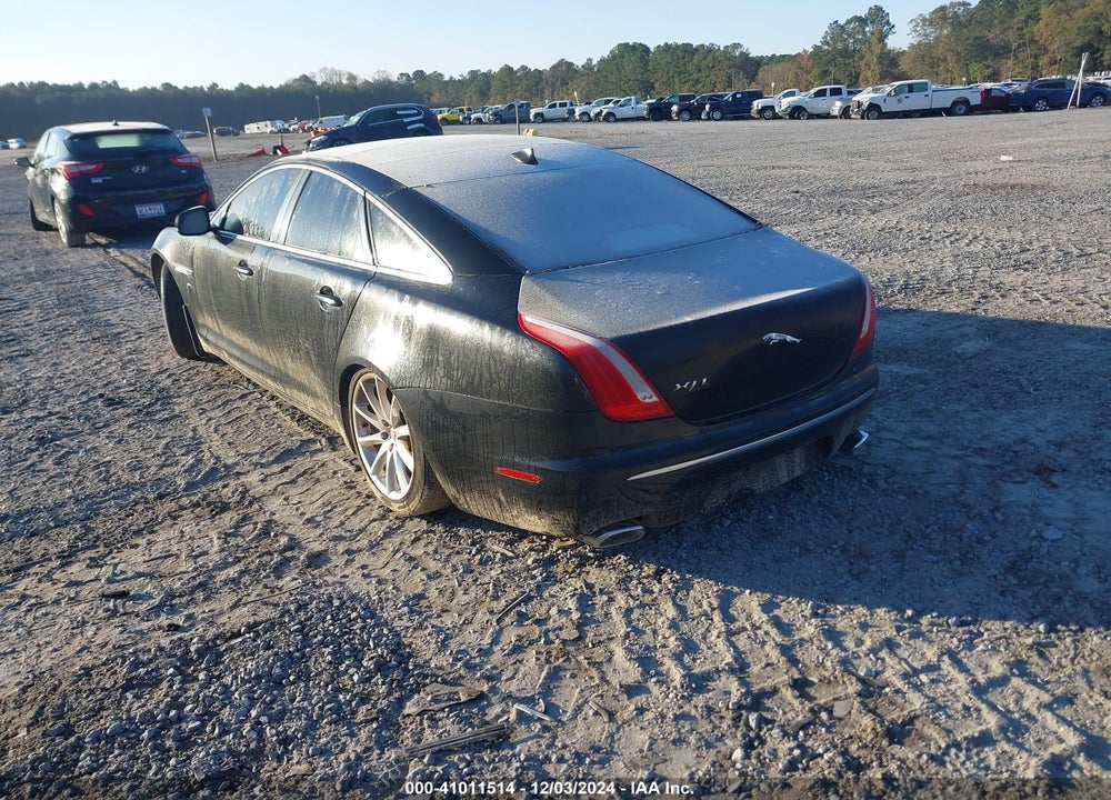 2015 JAGUAR XJ VIN: SAJWJ1CD9F8V75320