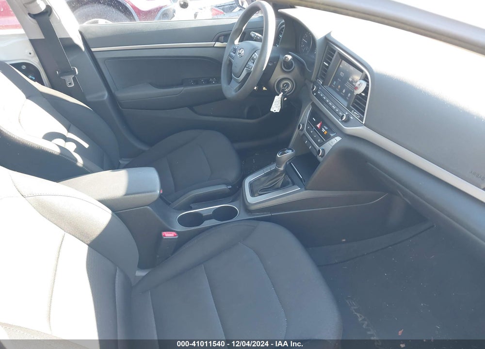 2018 HYUNDAI ELANTRA SE VIN: 5NPD74LF1JH401999