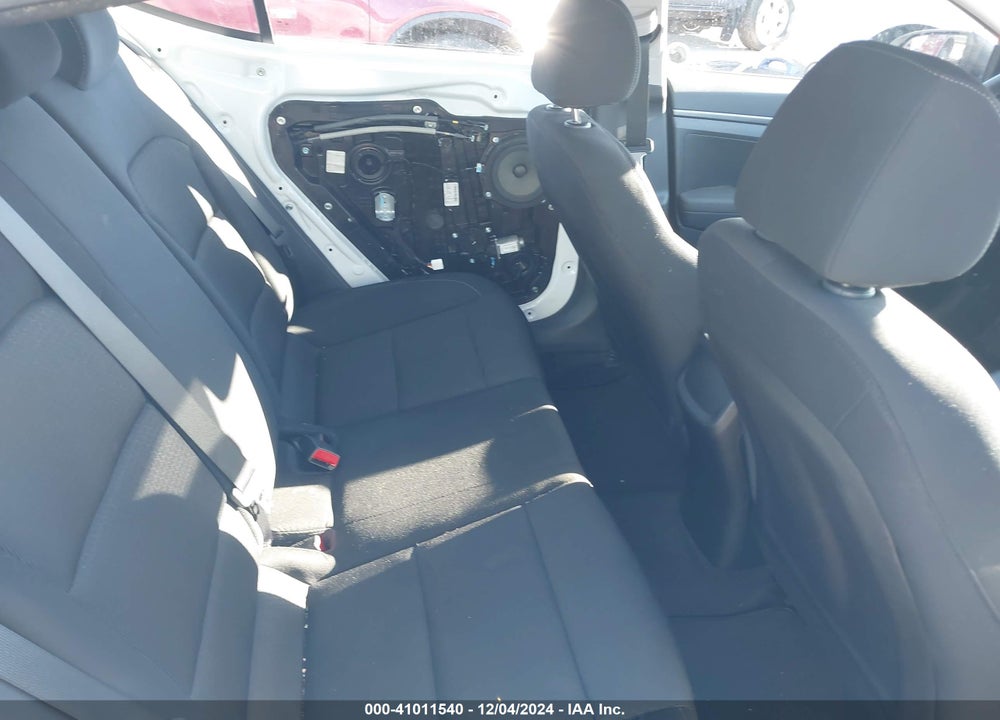 2018 HYUNDAI ELANTRA SE VIN: 5NPD74LF1JH401999