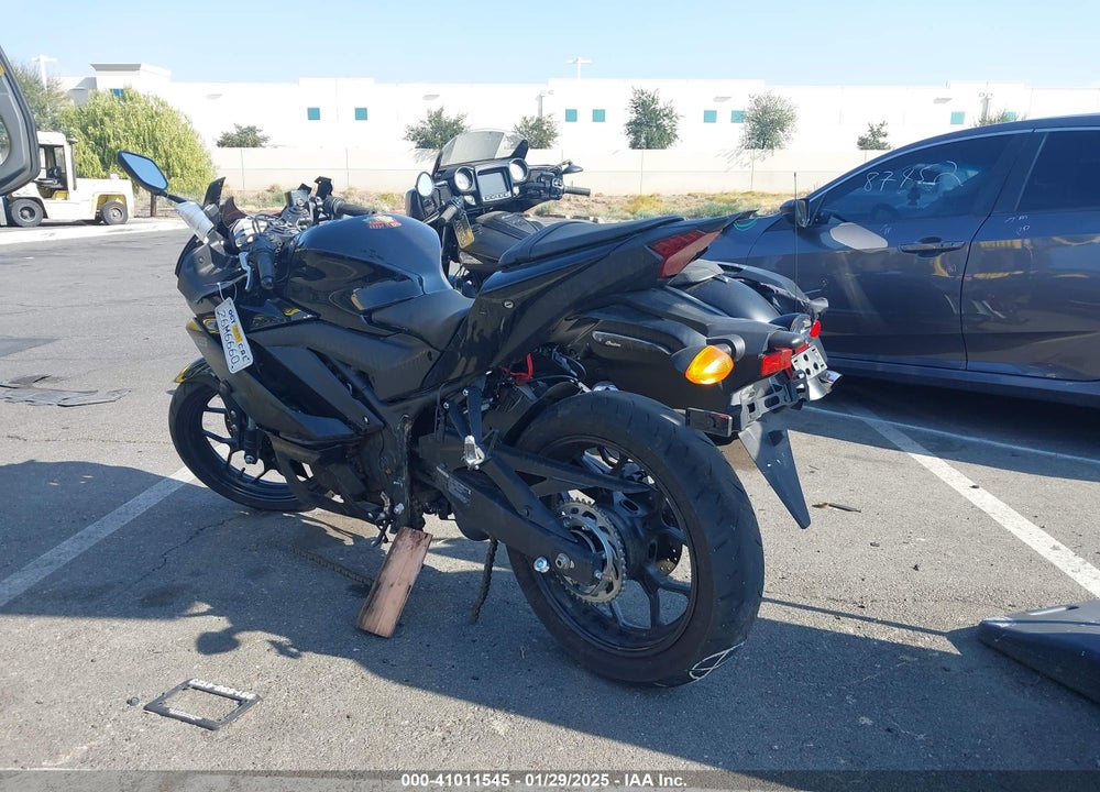 2023 YAMAHA YZFR3 A VIN: MH3RH18Y4PK010482