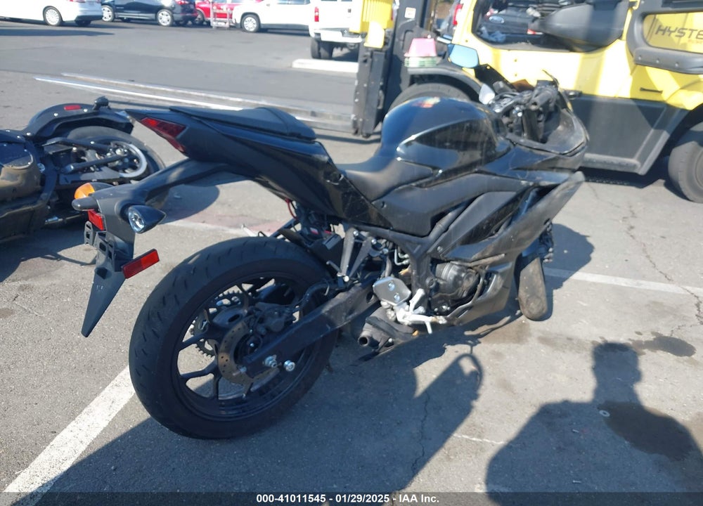 2023 YAMAHA YZFR3 A VIN: MH3RH18Y4PK010482