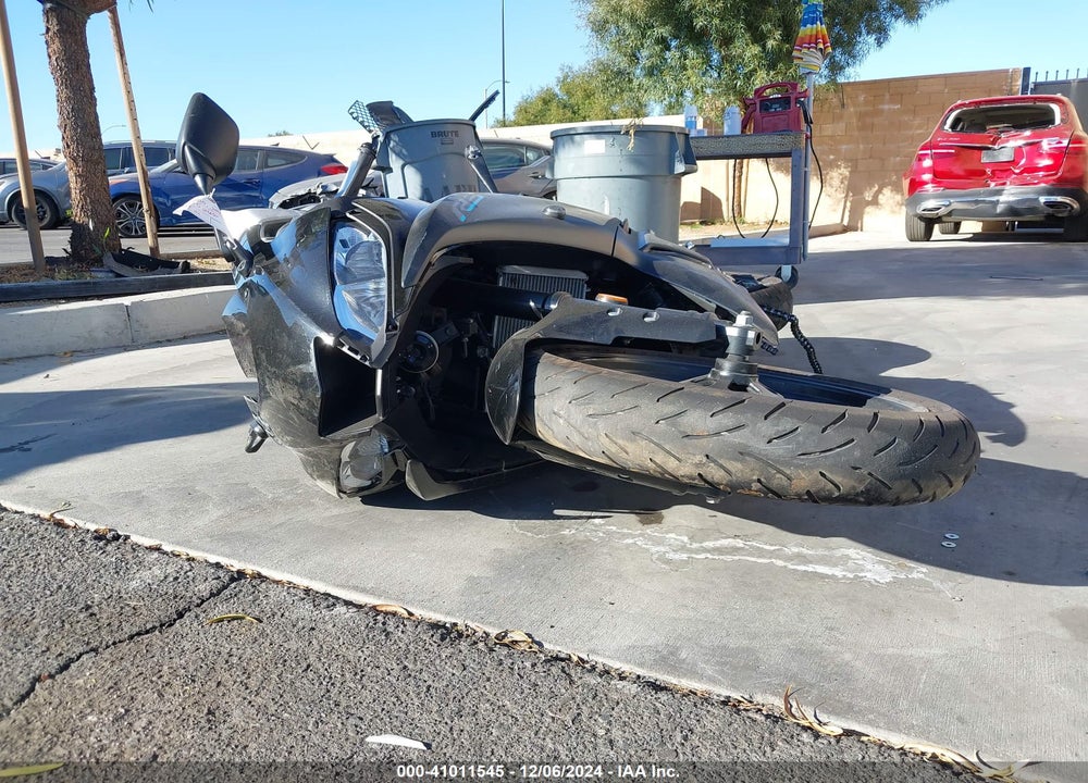2023 YAMAHA YZFR3 A VIN: MH3RH18Y4PK010482