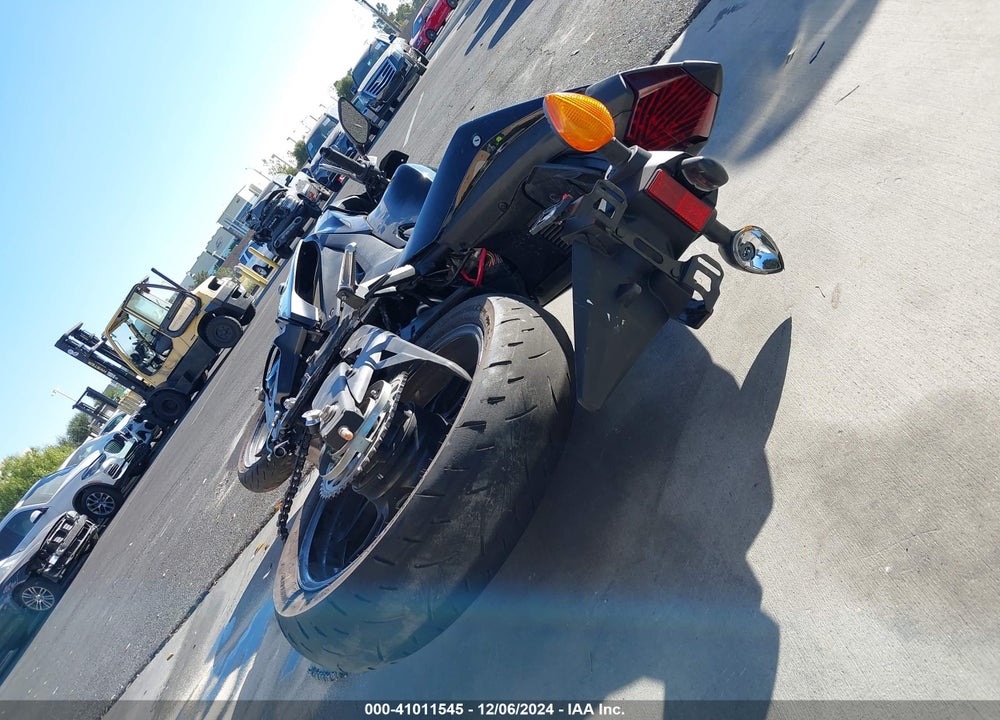 2023 YAMAHA YZFR3 A VIN: MH3RH18Y4PK010482