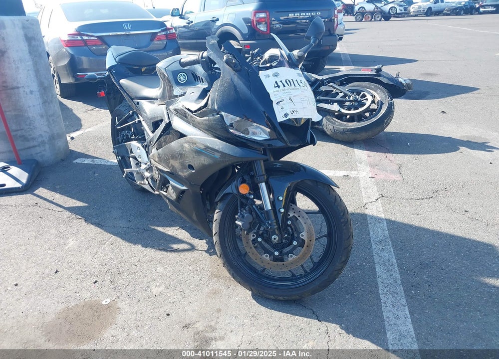 2023 YAMAHA YZFR3 A VIN: MH3RH18Y4PK010482