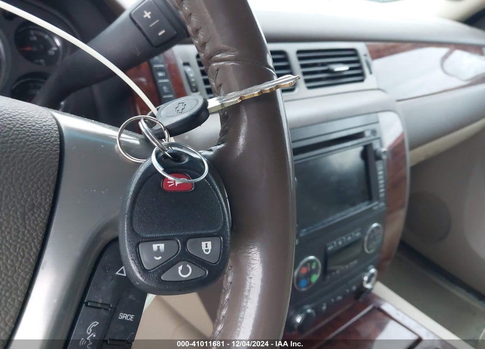 2010 CHEVROLET TAHOE VIN: 1GNUKCE07AR196075