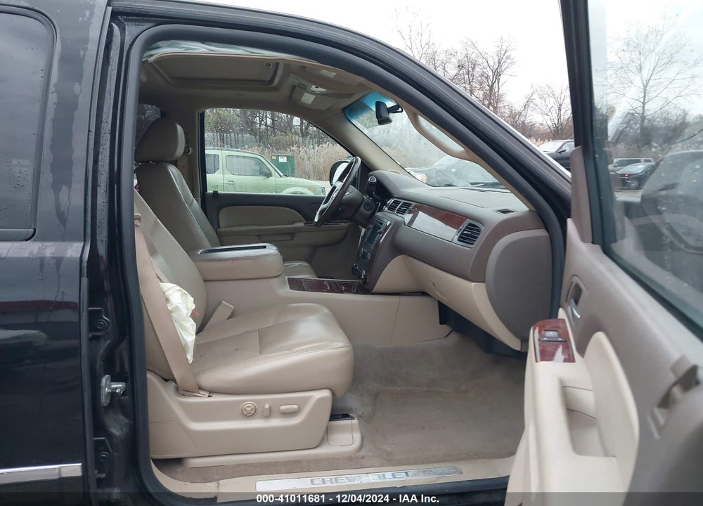 2010 CHEVROLET TAHOE VIN: 1GNUKCE07AR196075