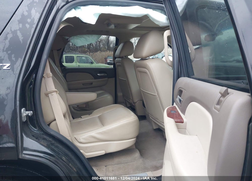 2010 CHEVROLET TAHOE VIN: 1GNUKCE07AR196075