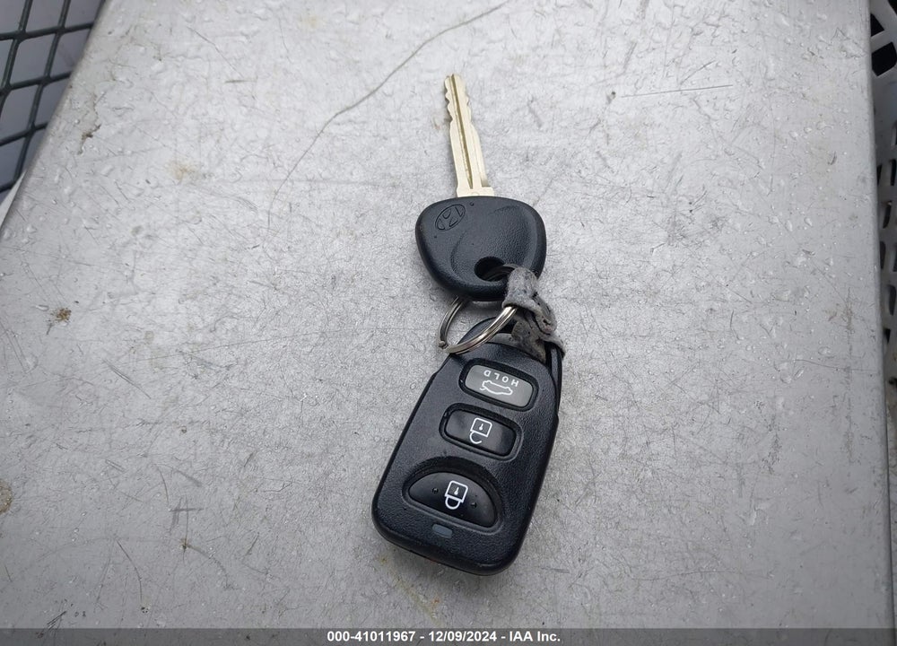 2017 HYUNDAI ELANTRA VIN: KMHD84LF9HU194920