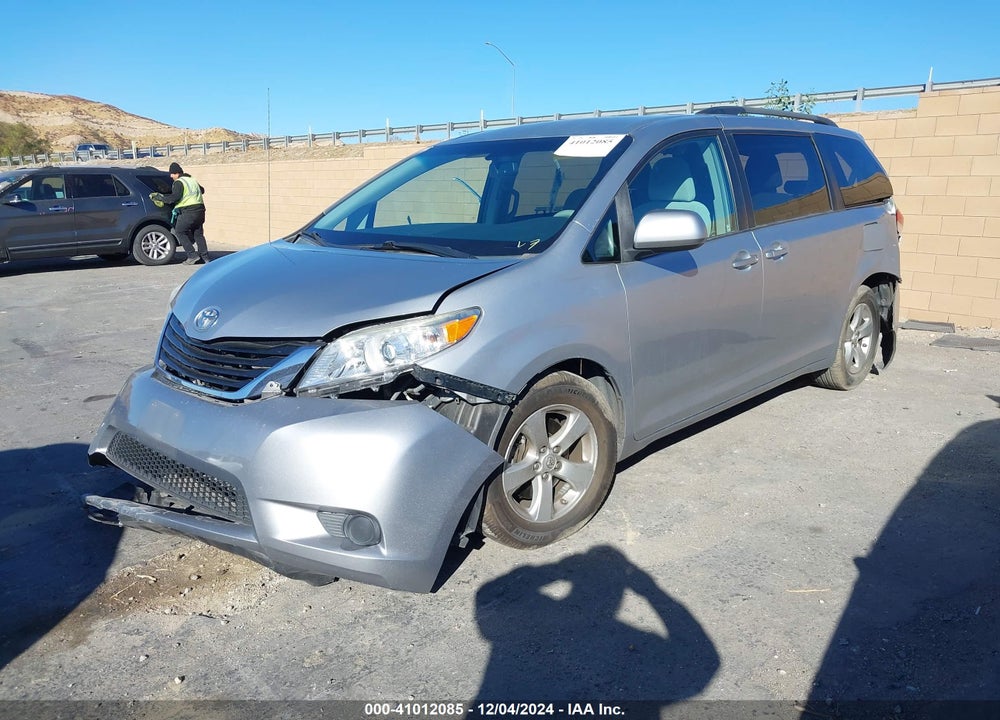 2014 TOYOTA SIENNA LE V6 8 PASSENGER VIN: 5TDKK3DC0ES447375