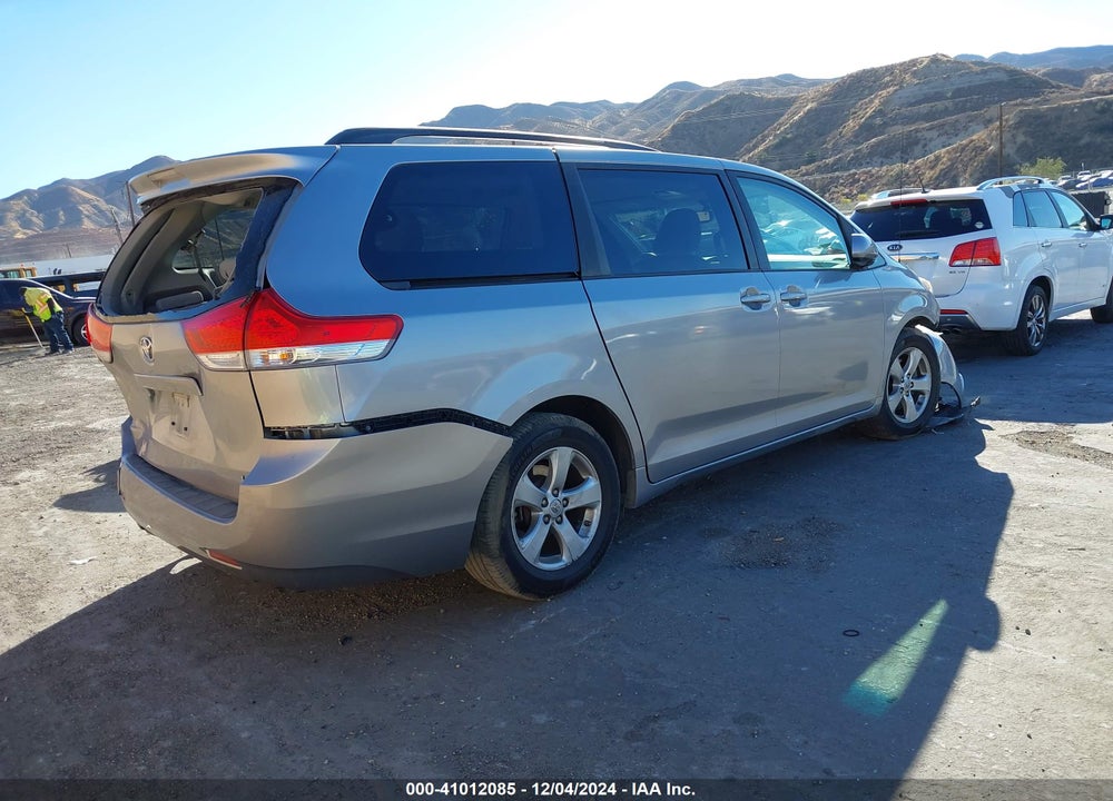 2014 TOYOTA SIENNA LE V6 8 PASSENGER VIN: 5TDKK3DC0ES447375