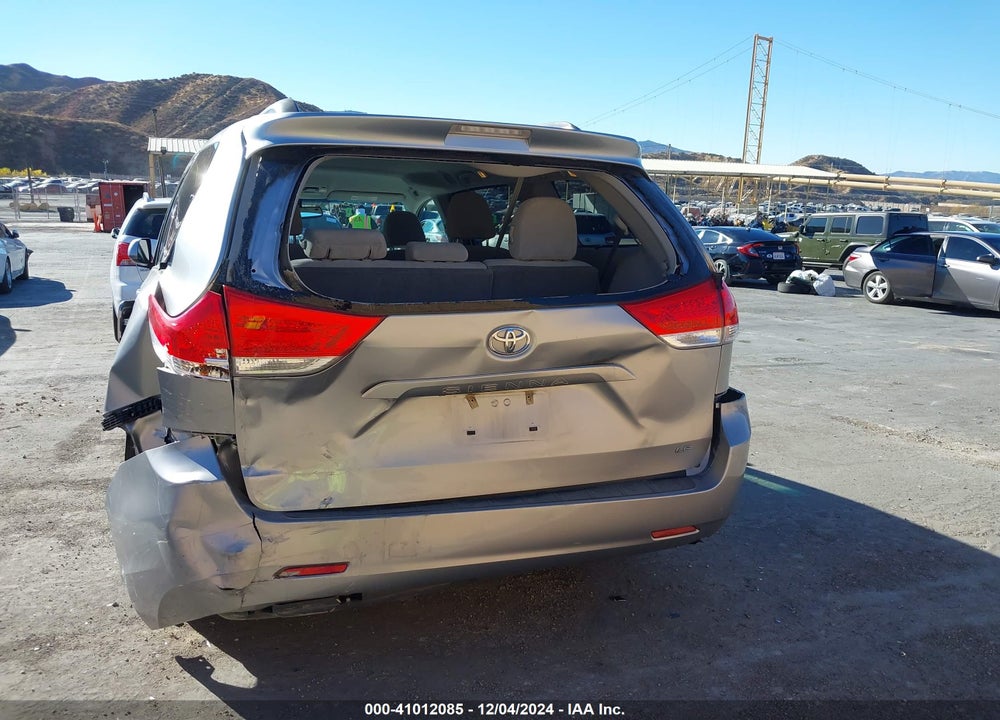 2014 TOYOTA SIENNA LE V6 8 PASSENGER VIN: 5TDKK3DC0ES447375