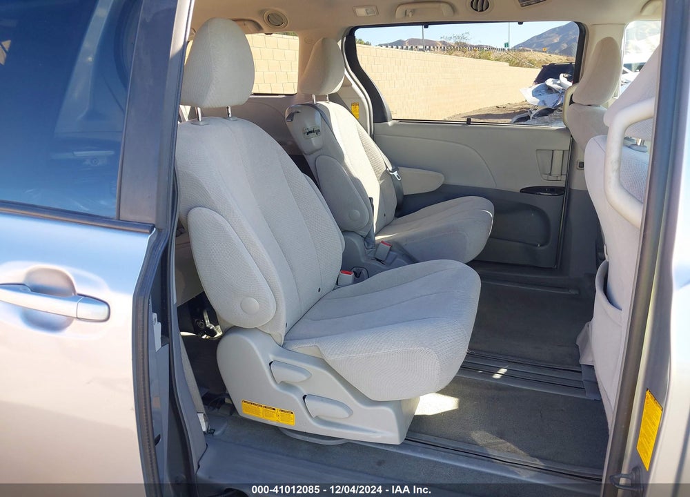 2014 TOYOTA SIENNA LE V6 8 PASSENGER VIN: 5TDKK3DC0ES447375