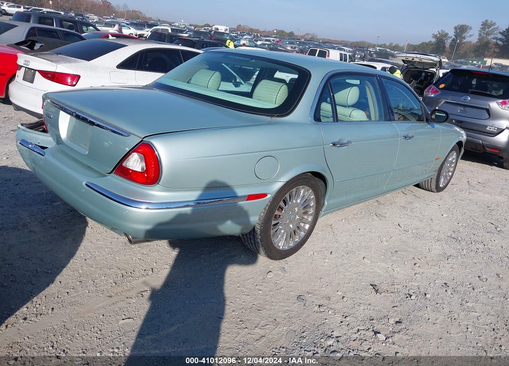 2005 JAGUAR XJ VANDEN PLAS VIN: SAJWA82CX5SG42710