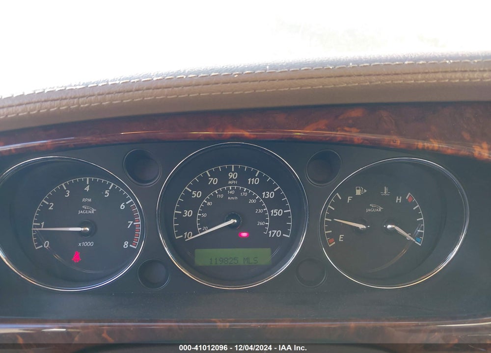 2005 JAGUAR XJ VANDEN PLAS VIN: SAJWA82CX5SG42710