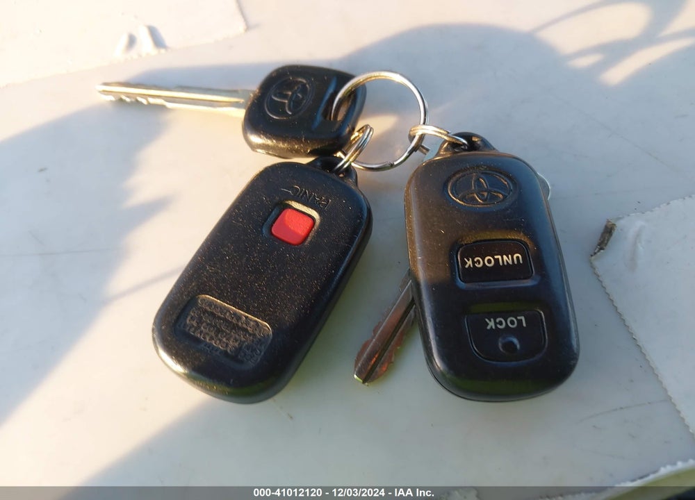 2003 TOYOTA COROLLA LE VIN: JTDBR32E232001863