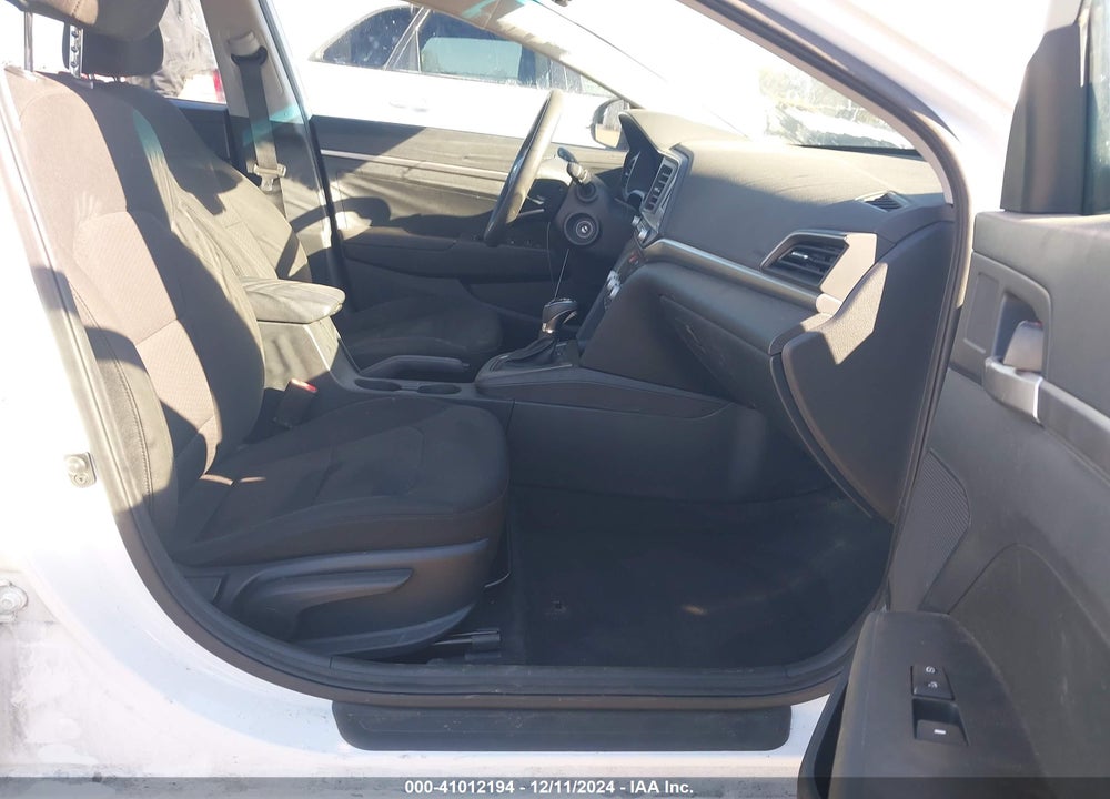 2020 HYUNDAI ELANTRA SE VIN: 5NPD74LF3LH610678