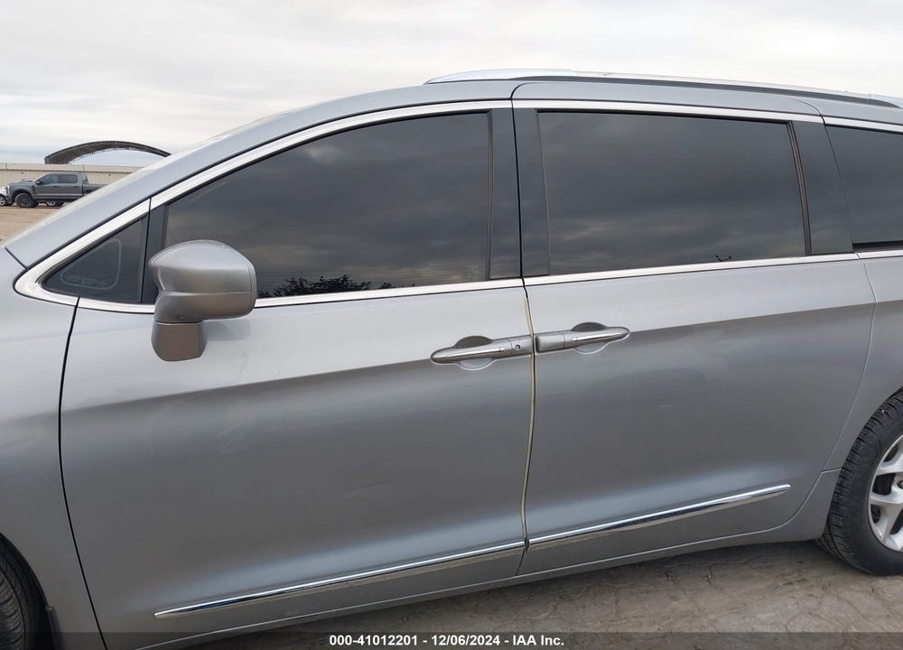 2020 CHRYSLER PACIFICA TOURING L VIN: 2C4RC1BG7LR115025