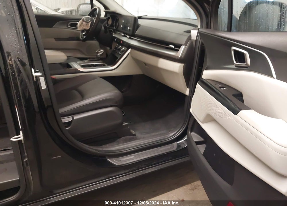2024 KIA CARNIVAL MPV LX SEAT PACKAGE VIN: KNDNB4H33R6400022