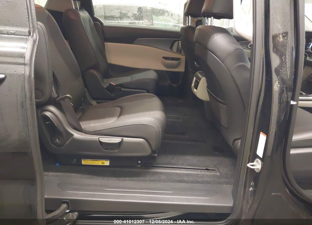 2024 KIA CARNIVAL MPV LX SEAT PACKAGE VIN: KNDNB4H33R6400022