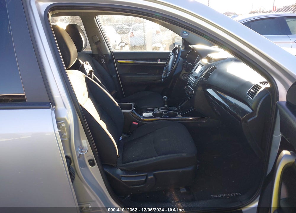2014 KIA SORENTO LX VIN: 5XYKTCA65EG488898