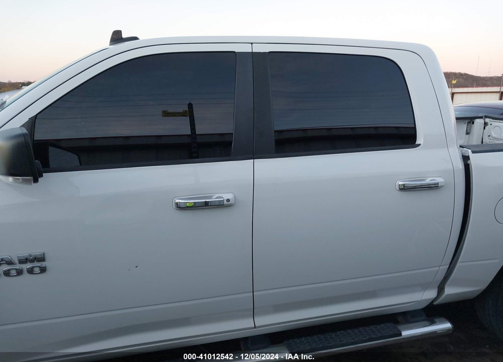 2017 RAM 1500 VIN: 3C6RR7LT7HG511909