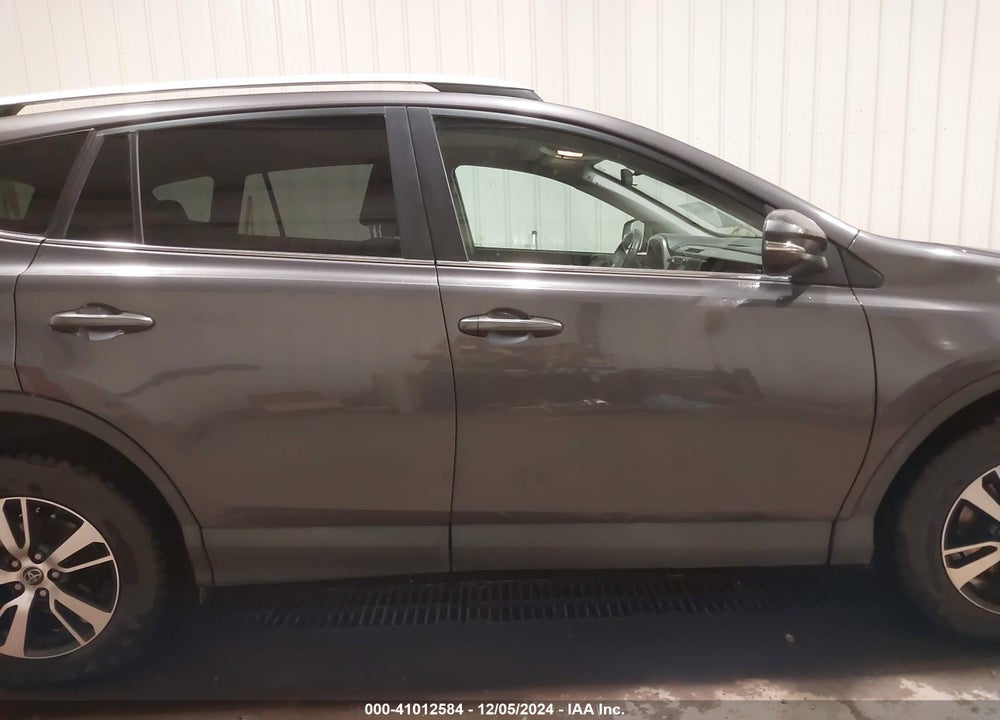 2016 TOYOTA RAV4 XLE VIN: 2T3RFREV3GW466428