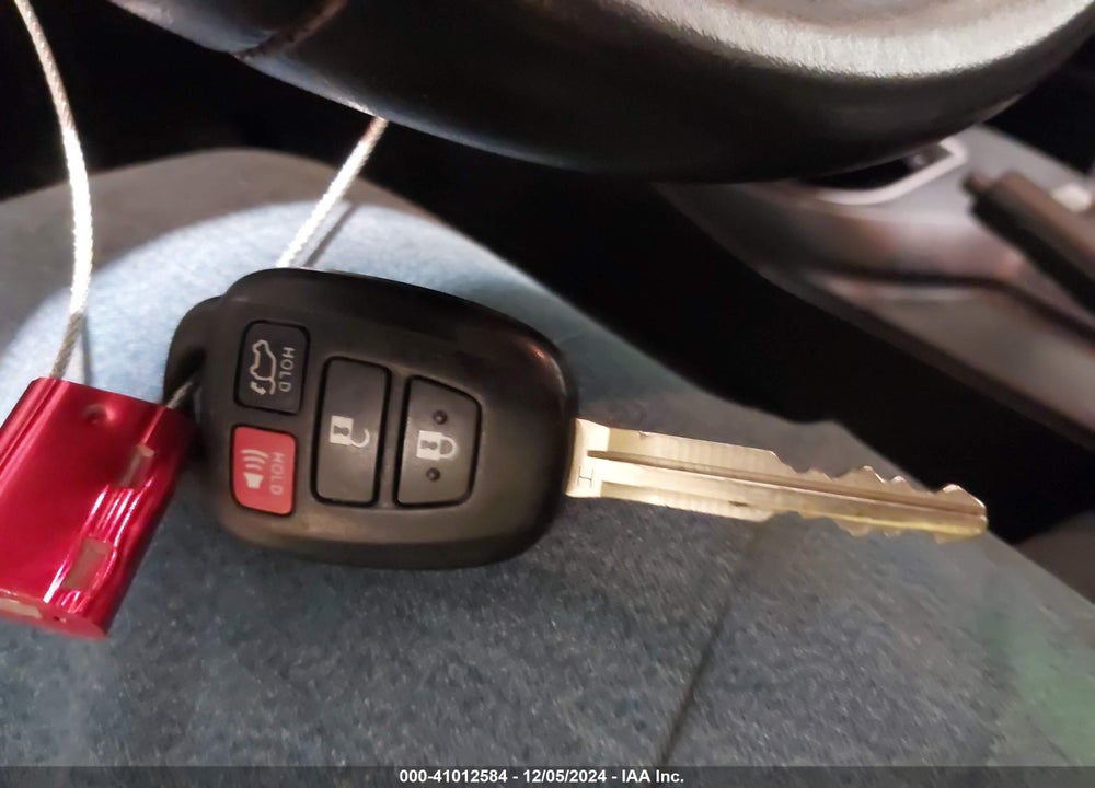 2016 TOYOTA RAV4 XLE VIN: 2T3RFREV3GW466428