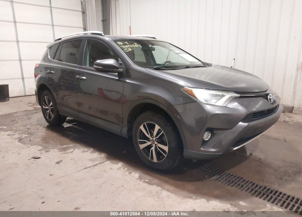 2016 TOYOTA RAV4 XLE VIN: 2T3RFREV3GW466428