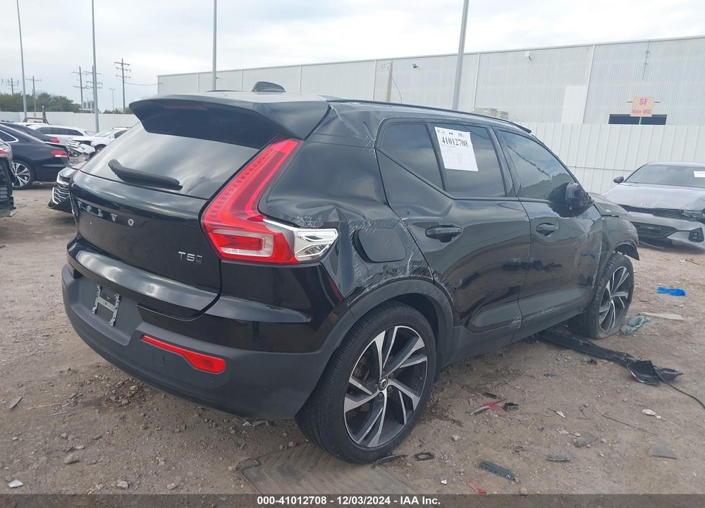 2021 VOLVO XC40 T5 R-DESIGN VIN: YV4162UM7M2526791