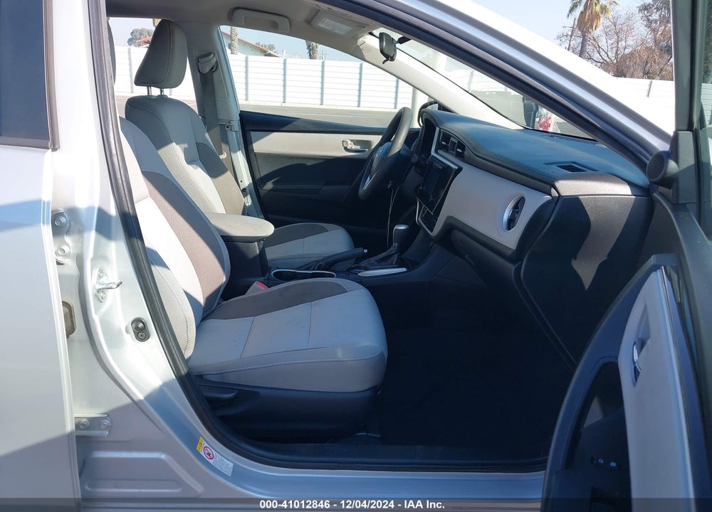 2018 TOYOTA COROLLA LE VIN: 2T1BURHE6JC083765