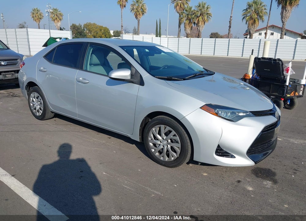 2018 TOYOTA COROLLA LE VIN: 2T1BURHE6JC083765