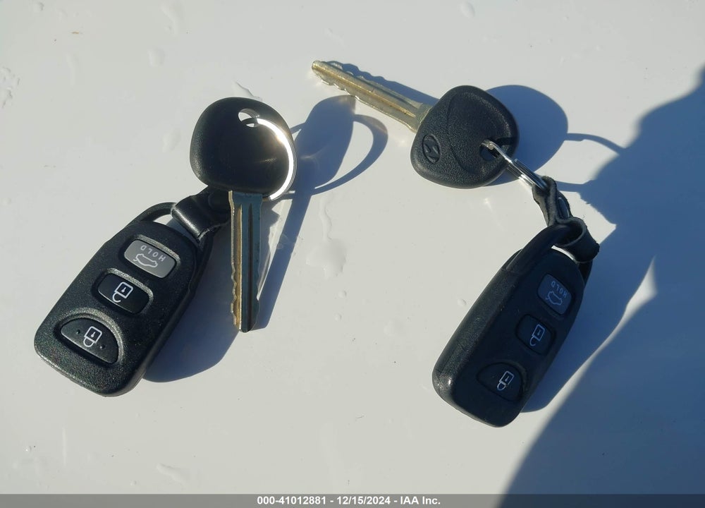 2013 HYUNDAI ELANTRA GLS VIN: KMHDH4AE6DU950711