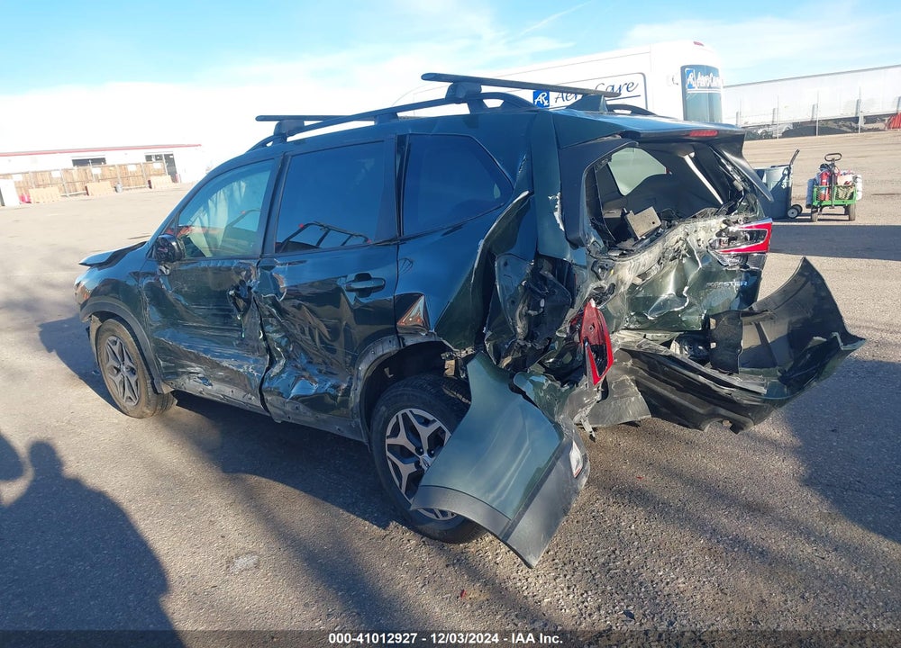 2022 SUBARU FORESTER PREMIUM VIN: JF2SKADC4NH441458
