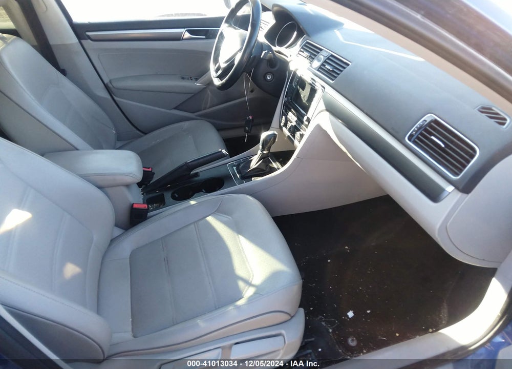 2017 VOLKSWAGEN PASSAT VIN: 1VWDT7A37HC008968