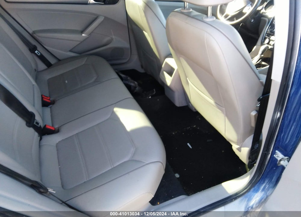 2017 VOLKSWAGEN PASSAT VIN: 1VWDT7A37HC008968