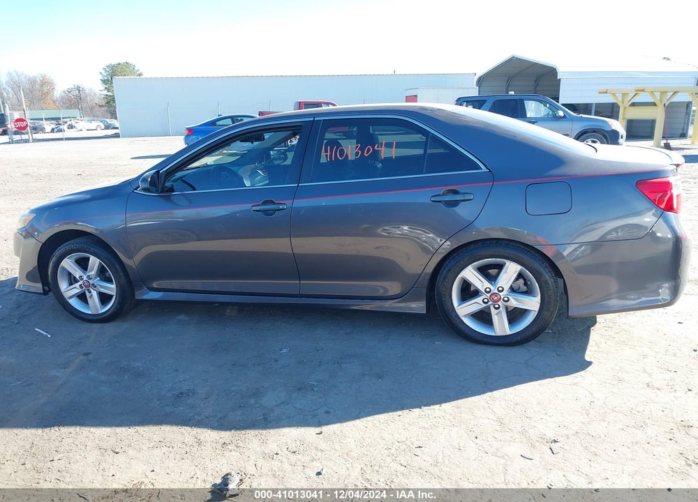 2013 TOYOTA CAMRY SE VIN: 4T1BF1FK2DU664252