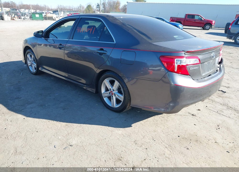 2013 TOYOTA CAMRY SE VIN: 4T1BF1FK2DU664252