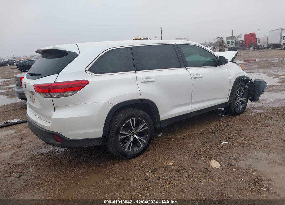 2019 TOYOTA HIGHLANDER LE VIN: 5TDZARFH8KS042289
