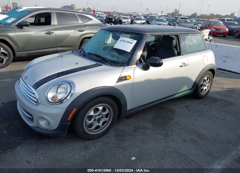 2013 MINI HARDTOP COOPER VIN: WMWSU3C55DT690657