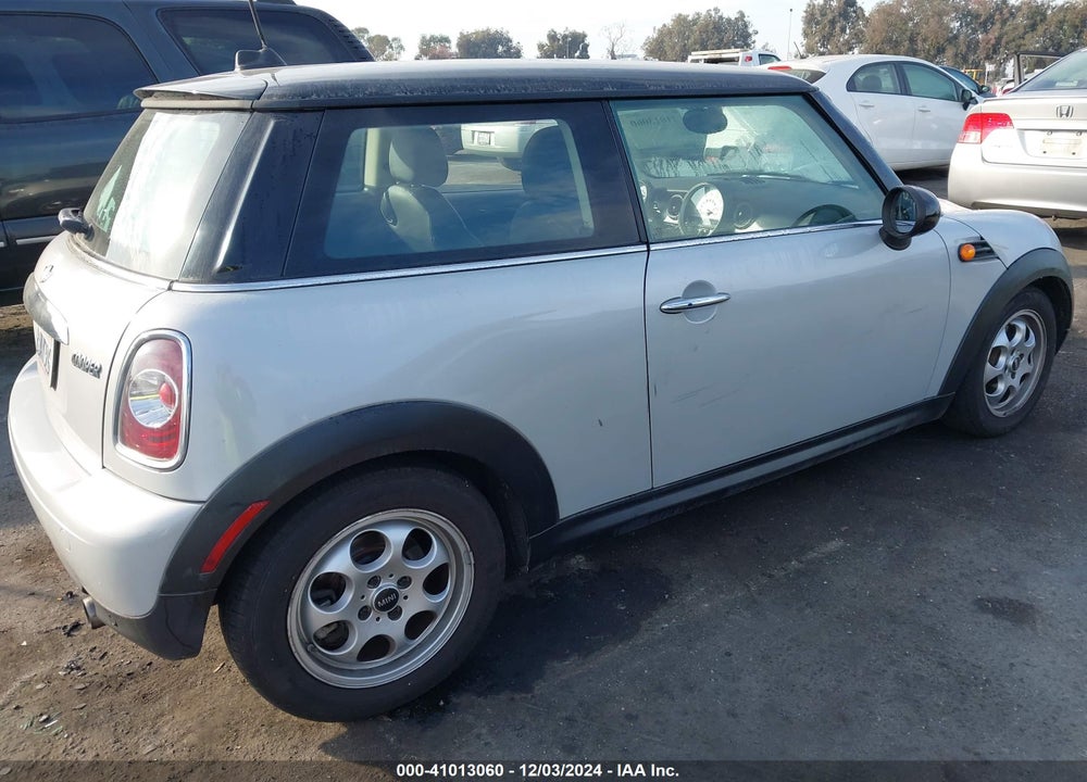 2013 MINI HARDTOP COOPER VIN: WMWSU3C55DT690657